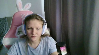 EloisLoncaric live cam on Cam4