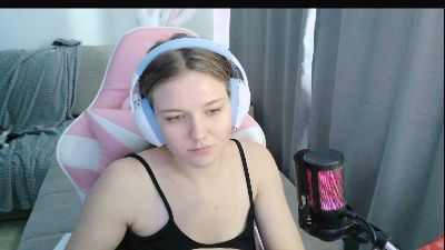EloisLoncaric live cam on Cam4