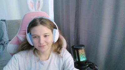 EloisLoncaric live cam on Cam4