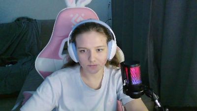 EloisLoncaric live cam on Cam4