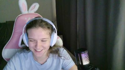 EloisLoncaric live cam on Cam4