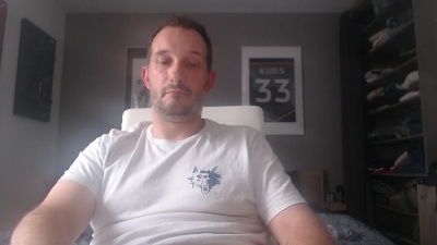 Elpiloto05 live cam on Cam4