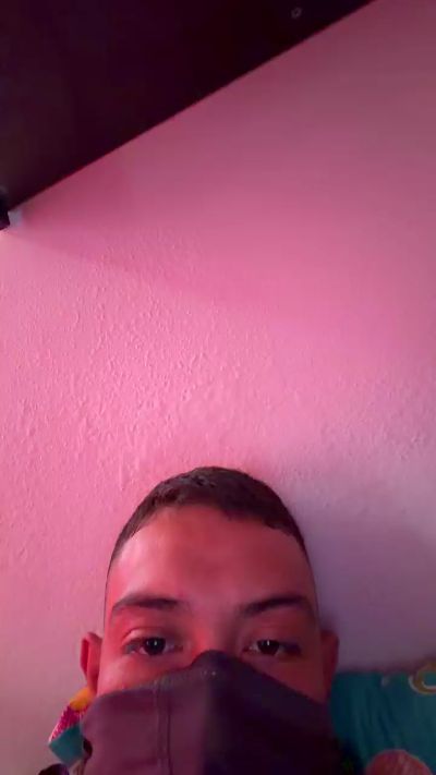 Elpollo97 live cam on Cam4