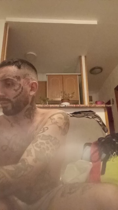 Elterrible777 live cam on Cam4