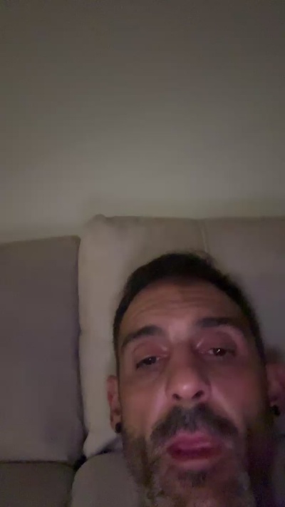 Elvikingo85 live cam on Cam4