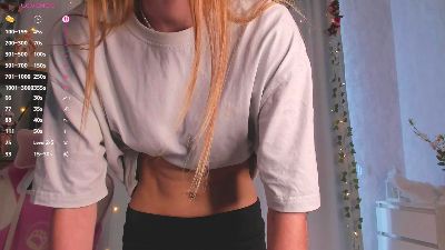 ElviraYorio live cam on Cam4
