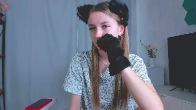 ElviraYorio live cam on Cam4
