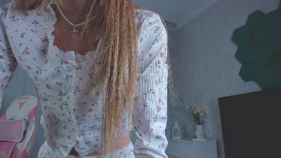 ElviraYorio live cam on Cam4