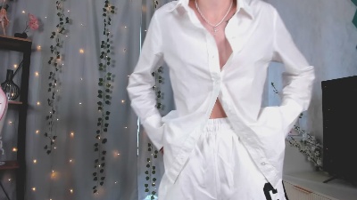 ElviraYorio live cam on Cam4