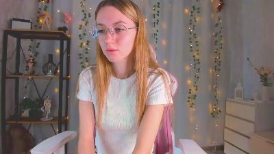 ElviraYorio live cam on Cam4
