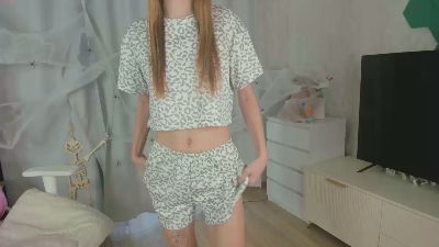 ElviraYorio live cam on Cam4