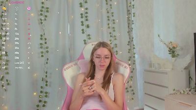ElviraYorio live cam on Cam4
