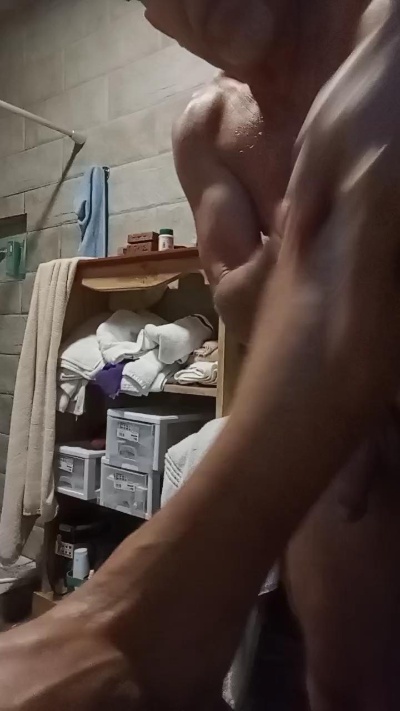 Elvis505050 live cam on Cam4