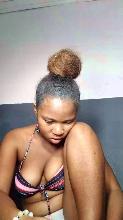 Elysa00 live cam on Cam4