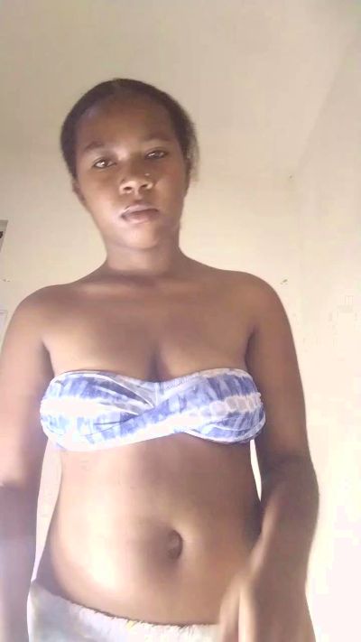 Elysa00 live cam on Cam4