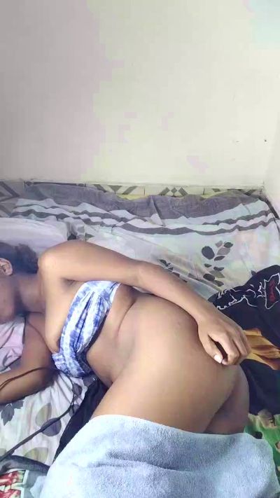 Elysa00 live cam on Cam4