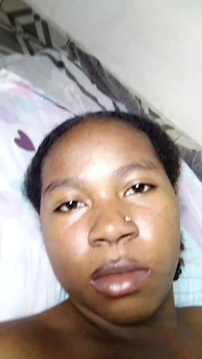 Elysa00 live cam on Cam4