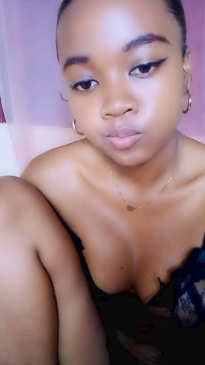 Elysca live cam on Cam4