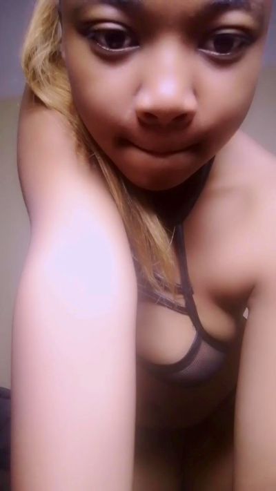 Elysca live cam on Cam4