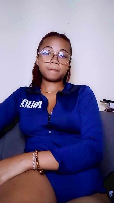 Elysca live cam on Cam4
