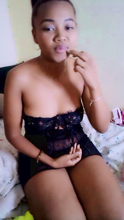 Elysca live cam on Cam4