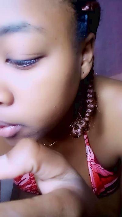 Elysca live cam on Cam4