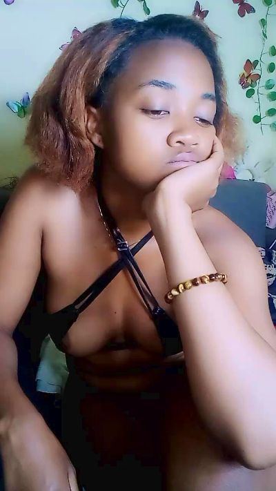 Elysca live cam on Cam4