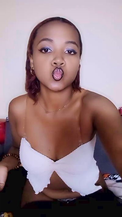Elysca live cam on Cam4