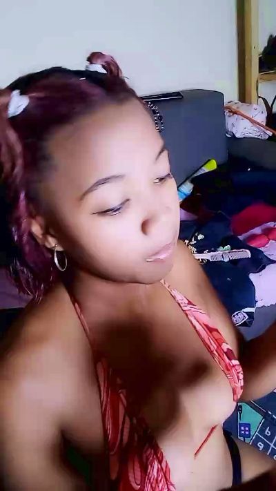 Elysca live cam on Cam4