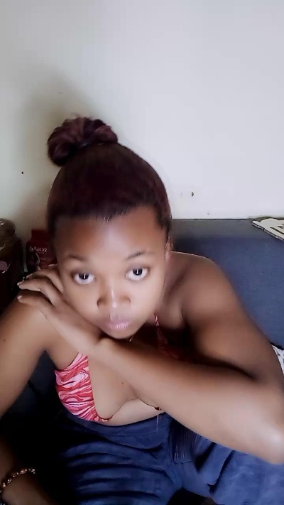 Elysca live cam on Cam4