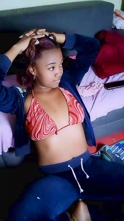 Elysca live cam on Cam4