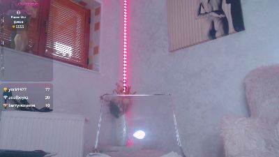 EmberLuna_ live cam on Cam4
