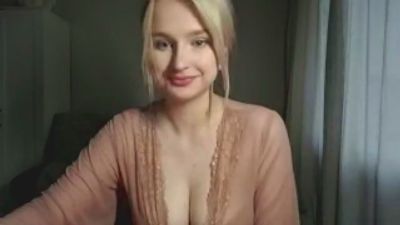 EmeldaBisso live cam on Cam4