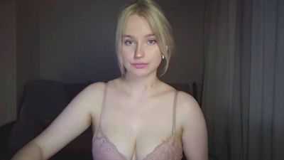 EmeldaBisso live cam on Cam4