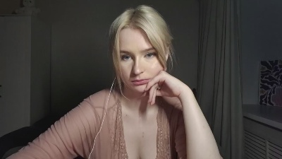 EmeldaBisso live cam on Cam4