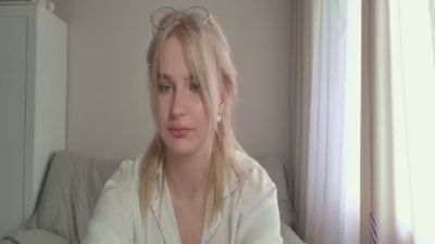 EmeldaBisso live cam on Cam4