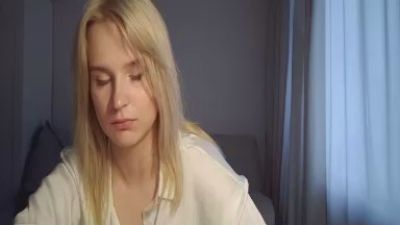 EmeldaBisso live cam on Cam4