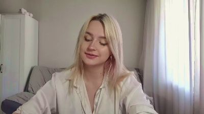 EmeldaBisso live cam on Cam4