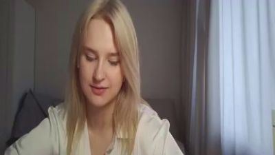 EmeldaBisso live cam on Cam4