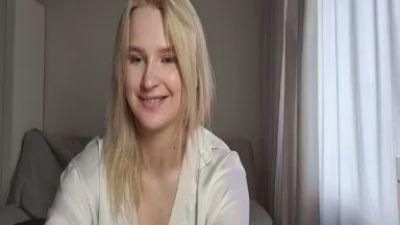 EmeldaBisso live cam on Cam4