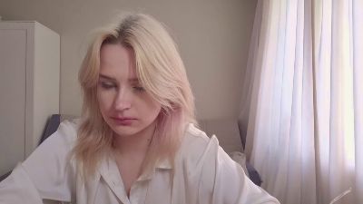 EmeldaBisso live cam on Cam4