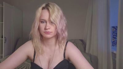 EmeldaBisso live cam on Cam4