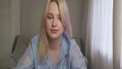 EmeldaBisso live cam on Cam4