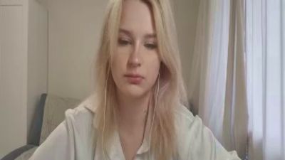 EmeldaBisso live cam on Cam4