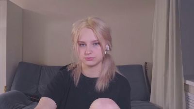 EmeldaBisso live cam on Cam4