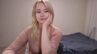 EmeldaBisso live cam on Cam4