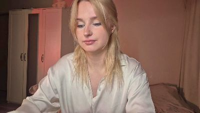 EmeldaBisso live cam on Cam4