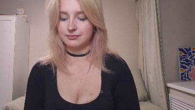 EmeldaBisso live cam on Cam4