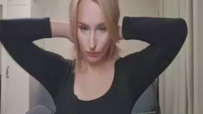 EmeldaBisso live cam on Cam4