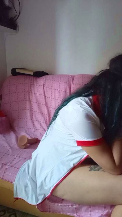 Emi_1994 live cam on Cam4